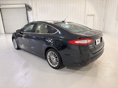 Used 2014 Ford Fusion SE w/ Equipment Group 202A FWD image 3