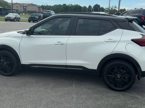 Used 2023 Nissan Kicks SR w/ SR Premium Package FWD image 4