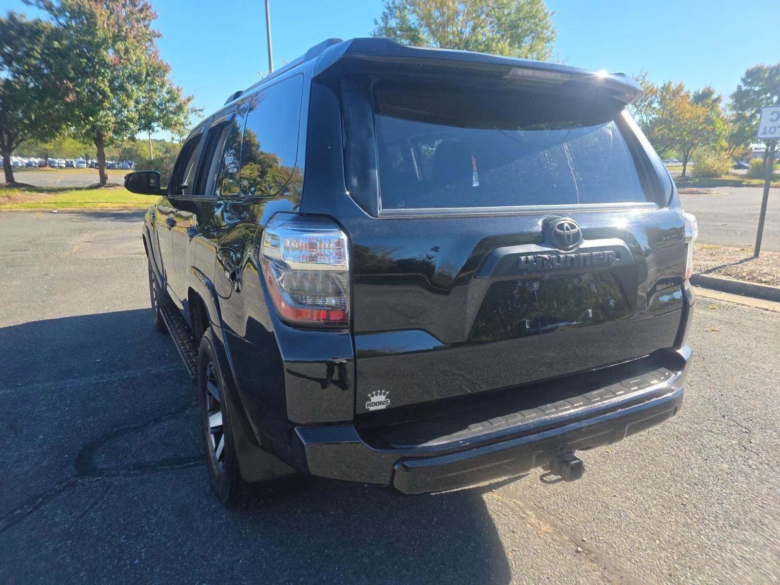 Used 2018 Toyota 4Runner TRD Off-Road AWD/4WD image 2