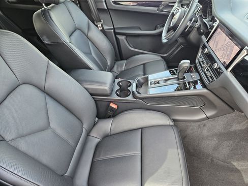 Certified 2025 Porsche Macan image 15