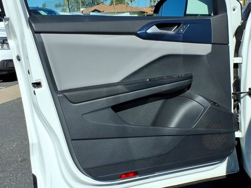 Used 2023 Volkswagen Taos SE w/ Panoramic Sunroof Package image 18