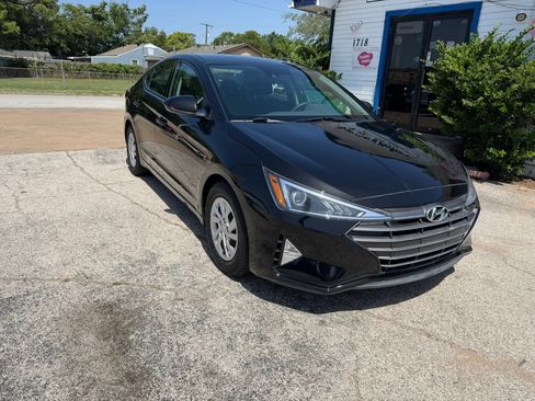Used 2020 Hyundai Elantra SE w/ Cargo Package (C1) FWD image 3