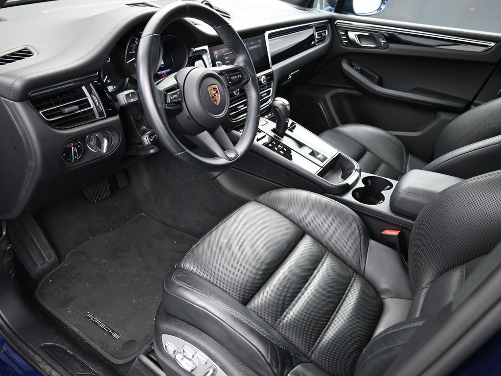 Certified 2024 Porsche Macan AWD/4WD image 4