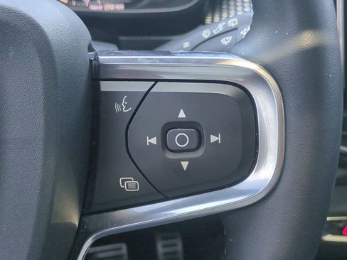 Used 2022 Volvo XC40 T5 R-Design w/ Advanced Package AWD/4WD image 29