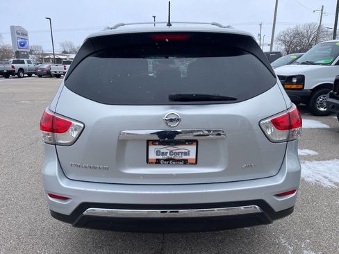 Used 2015 Nissan Pathfinder S image 4