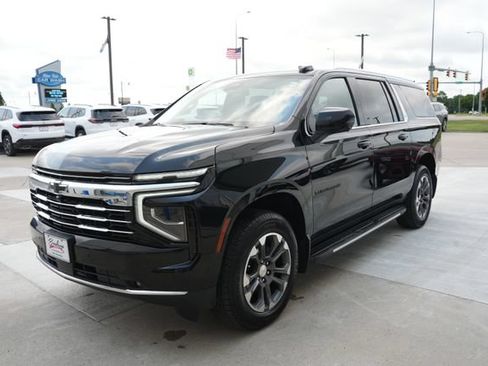 Used 2025 Chevrolet Suburban LT w/ Comfort Package AWD/4WD image 33