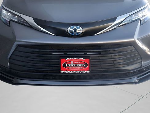 Certified 2022 Toyota Sienna LE image 9
