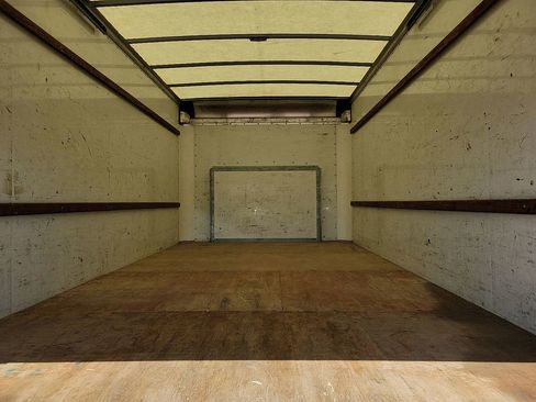 Used 2022 Ford E-350 and Econoline 350 Super Duty image 15