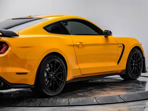 Used 2019 Ford Mustang Shelby GT350 w/ Technology Package image 19