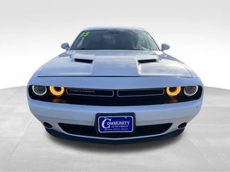 Used 2015 Dodge Challenger SXT video 3