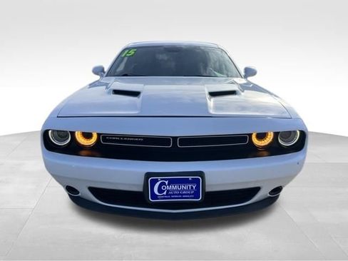 Used 2015 Dodge Challenger SXT image 3