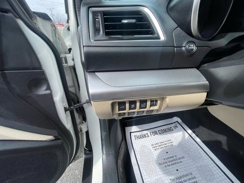 Used 2017 Subaru Outback 2.5i Premium image 13