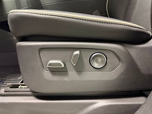 Used 2024 Cadillac Escalade Sport w/ LPO, ONYX Package image 15