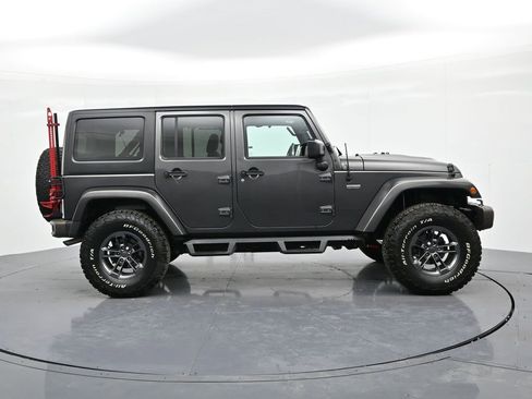 Used 2017 Jeep Wrangler Unlimited Sahara image 5