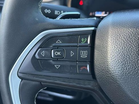 Used 2023 Jeep Grand Cherokee Laredo X AWD/4WD image 13
