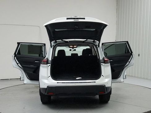 Used 2025 Nissan Rogue SV FWD image 14