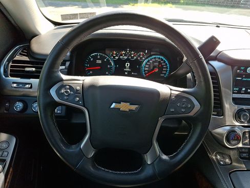 Used 2019 Chevrolet Suburban Premier AWD/4WD image 21