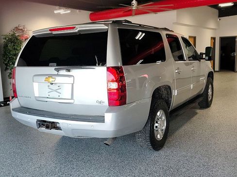 Used 2012 Chevrolet Suburban 2500 LS w/ Convenience Package 1 AWD/4WD image 4