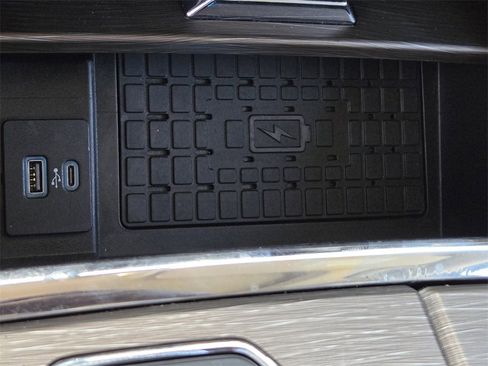 Used 2024 Ford Expedition Limited image 17