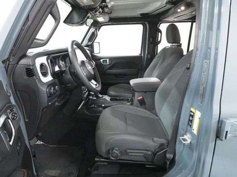 Used 2025 Jeep Wrangler Unlimited Sahara AWD/4WD image 22