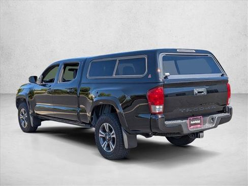 Used 2017 Toyota Tacoma TRD Sport w/ Tow Package RWD image 8