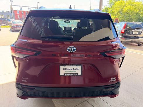 Used 2022 Toyota Sienna XSE w/ XSE Plus Package AWD/4WD image 6