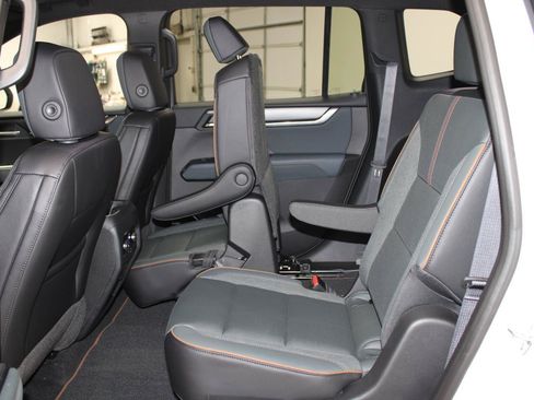 New 2026 GMC Acadia AT4 w/ Luxury Package AWD/4WD image 28
