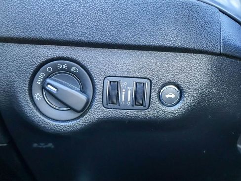 Used 2023 Dodge Charger SXT image 17