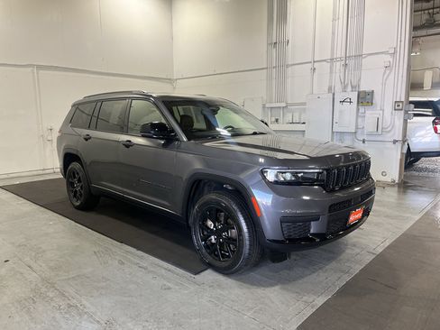 Used 2024 Jeep Grand Cherokee L Laredo AWD/4WD image 3