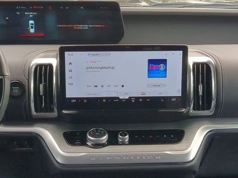 Used 2025 Ford Expedition Platinum w/ Driver's Package image 17