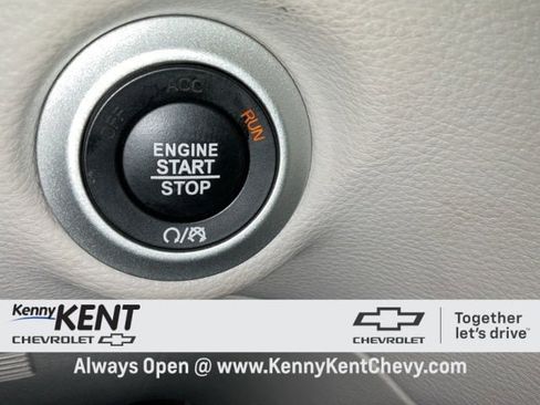 Used 2024 Chrysler Pacifica Limited image 25