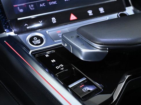 Used 2022 Audi e-tron Chronos image 19