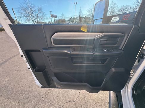 Used 2020 RAM 3500 Tradesman image 17