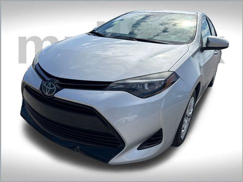 Used 2018 Toyota Corolla LE image 8