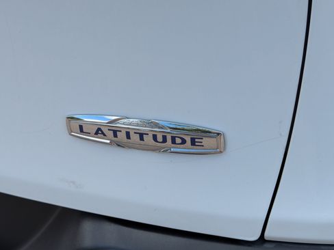 Used 2016 Jeep Cherokee Latitude w/ Comfort/Convenience Group FWD image 36