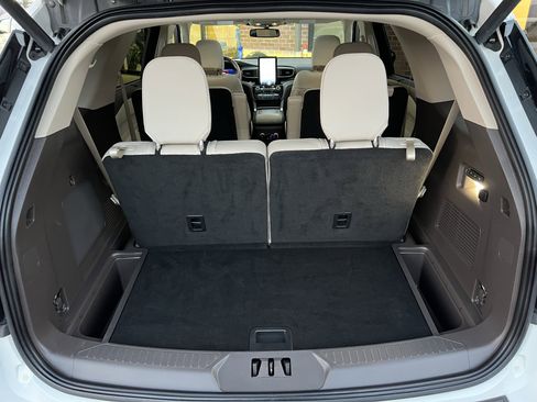 Used 2023 Ford Explorer Platinum w/ Technology Package image 59