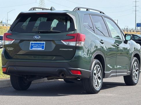 Used 2023 Subaru Forester Premium AWD/4WD image 3
