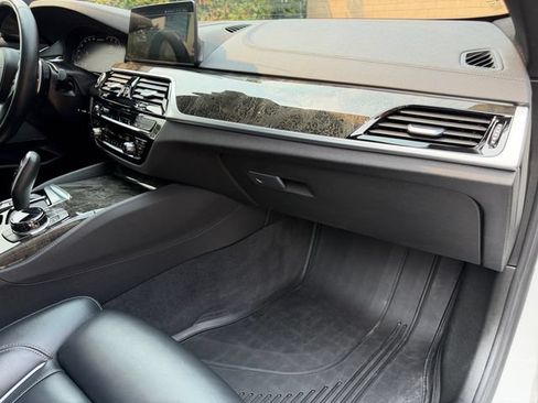 Used 2020 BMW M550i xDrive w/ Executive Package AWD/4WD image 28