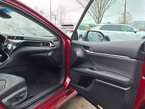 Certified 2018 Toyota Camry XLE image 10