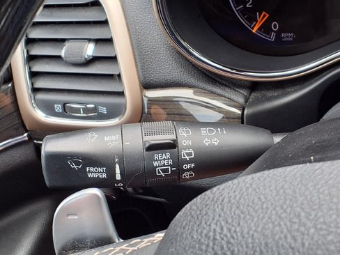 Used 2015 Jeep Grand Cherokee Overland AWD/4WD image 21