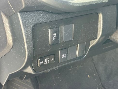 Used 2021 Toyota Tacoma SR AWD/4WD image 7