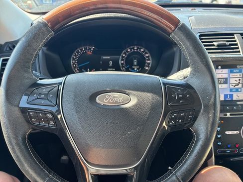 Used 2018 Ford Explorer Platinum image 2