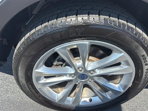 Used 2019 Ford Explorer XLT w/ Equipment Group 202A FWD image 34