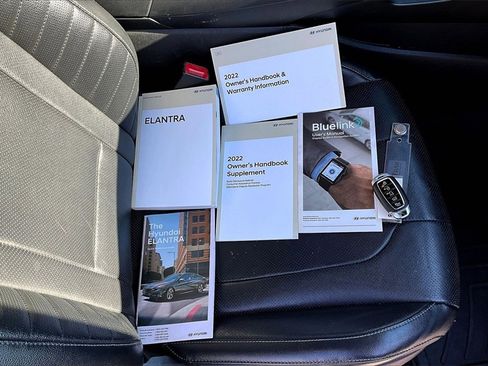 Used 2022 Hyundai Elantra Limited image 11