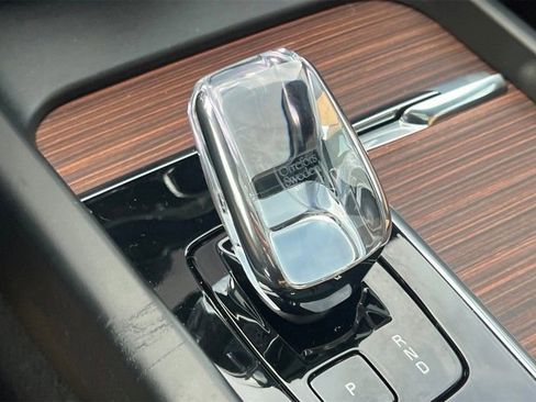 Certified 2024 Volvo XC60 T8 Ultimate w/ Protection Package Premier image 23