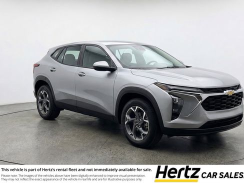 Used 2025 Chevrolet Trax LT image 1