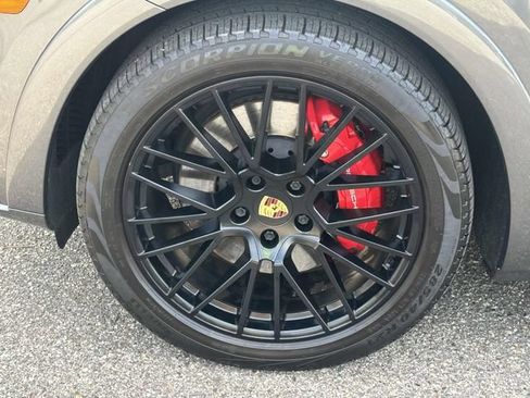 Used 2021 Porsche Cayenne GTS w/ Premium Package AWD/4WD image 12