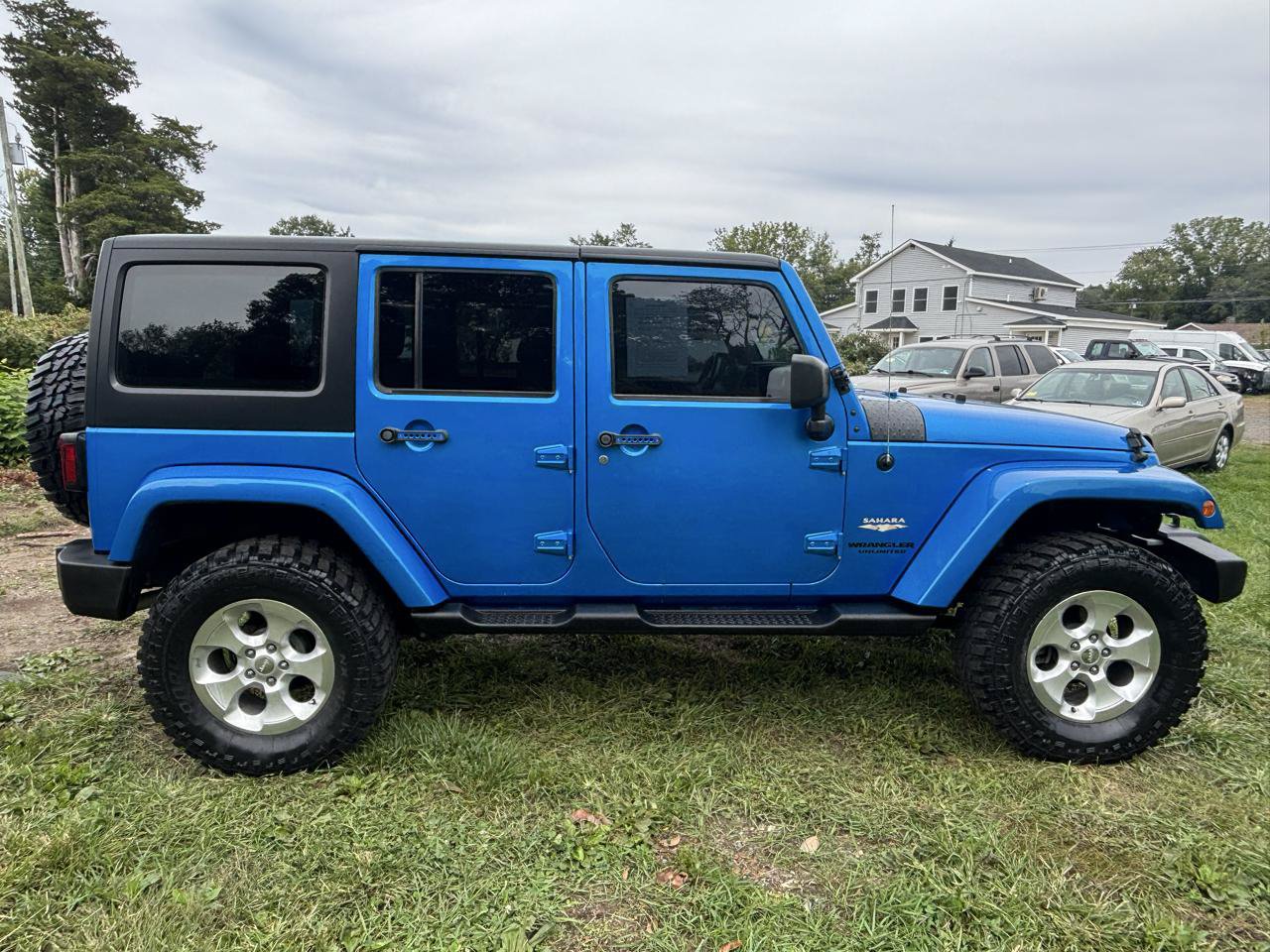 Used 2015 Jeep Wrangler Unlimited Sahara w/ Connectivity Group AWD/4WD image 4