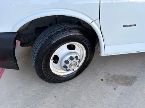 Used 2020 GMC Savana 3500 Extended w/ Driver Convenience Package image 27