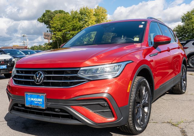 Used 2023 Volkswagen Tiguan SE AWD/4WD image 2